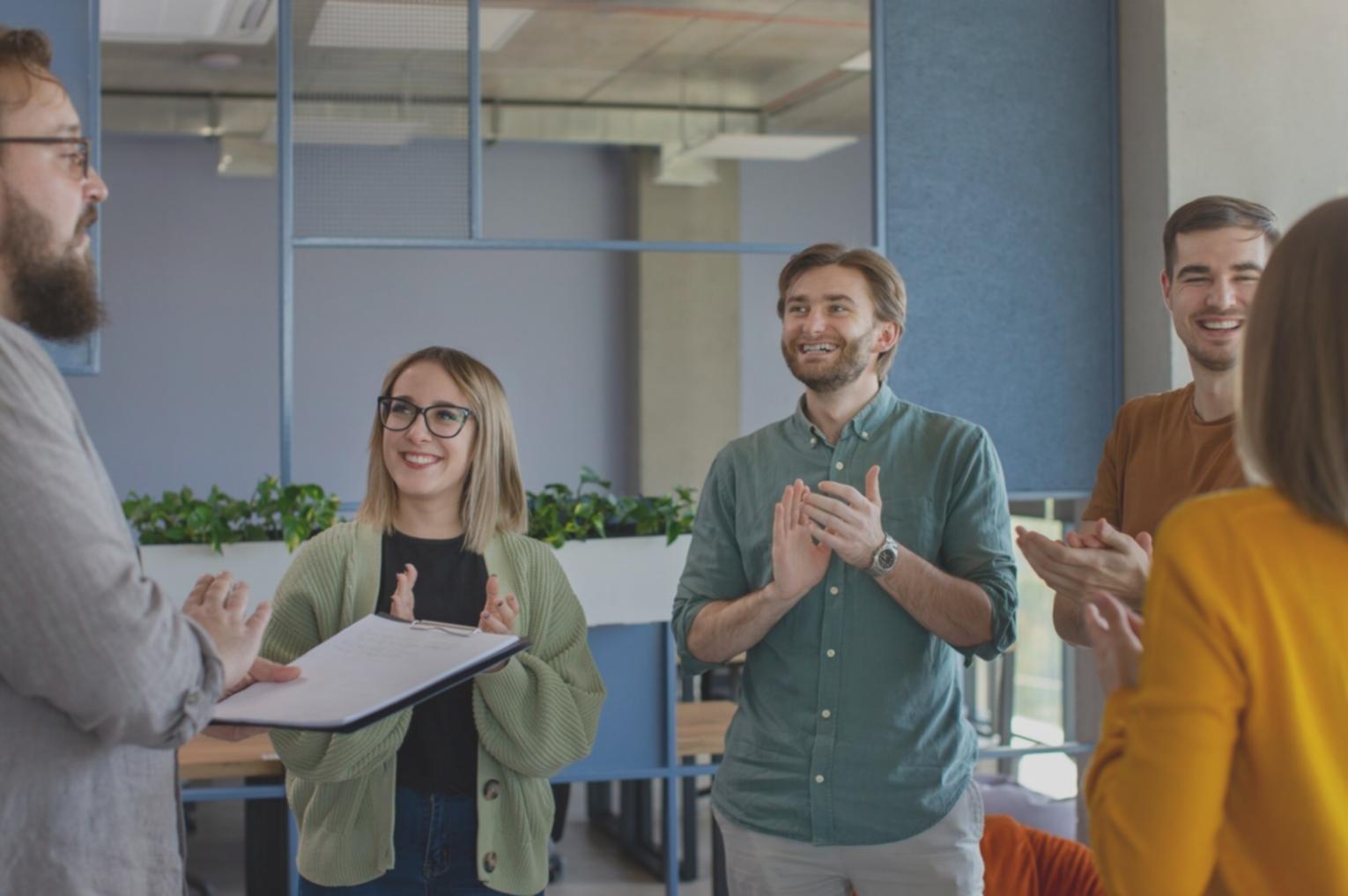 Konzentration bei der Arbeit mit komplexen Finanzdatenmodellen